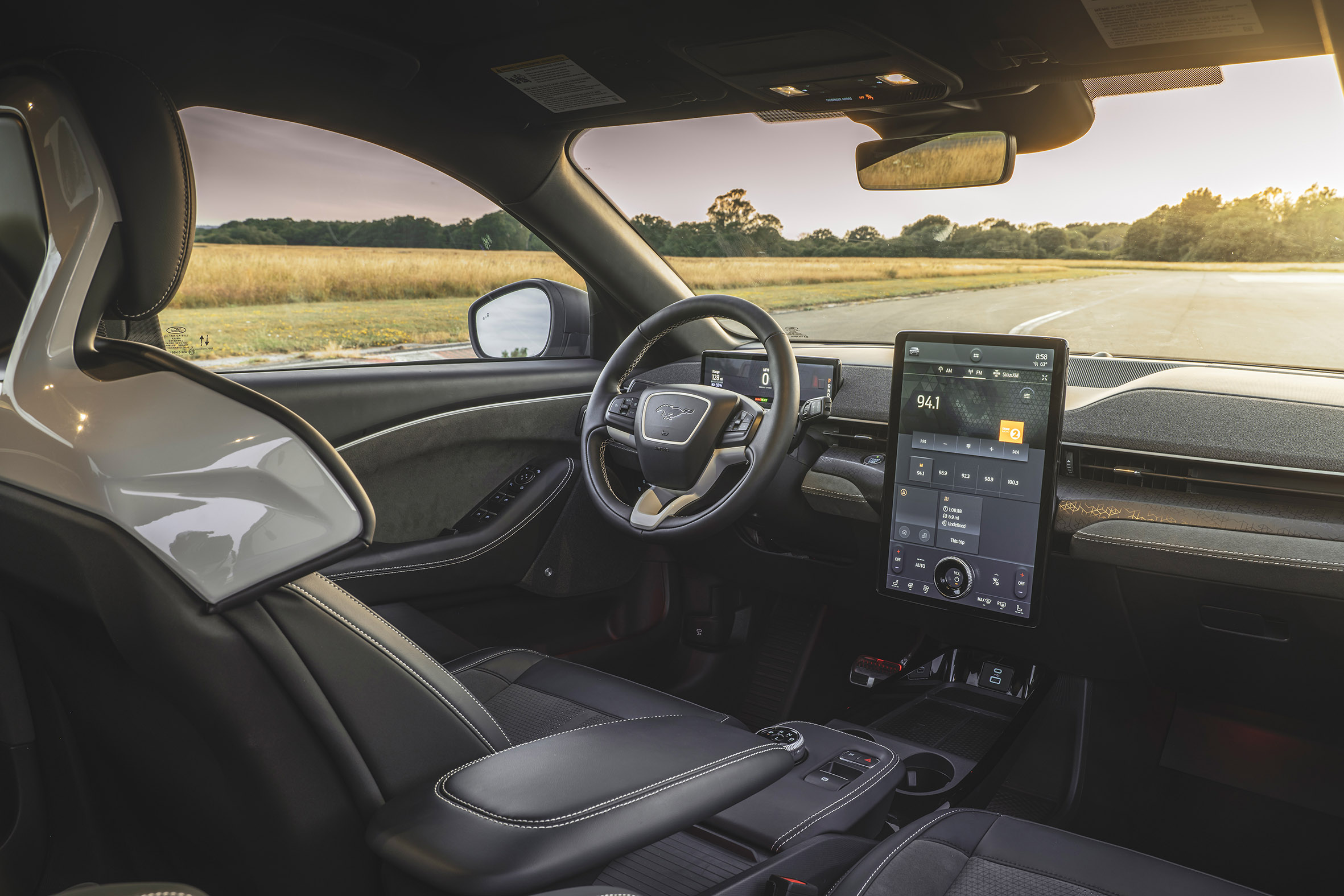 Interior do Mustang Mach-E Rally é bastante semelhante à versão de produção comum (Fonte: Ford/Divulgação)