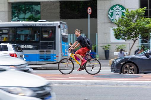 Ir para o trabalho de bicicleta ou a pé é outra forma de apoiar o Dia Mundial sem Carro (Fonte: GettyImages)