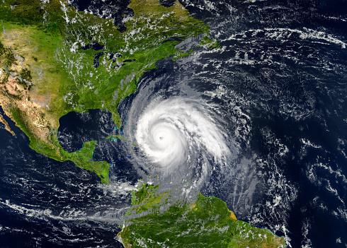 Os ciclones são comuns em regiões tropicais, mas mudanças climáticas estão alterando a dinâmica desse fenômeno climático. (Fonte: GettyImages/Reprodução)