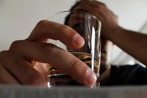 Os homens representam quase 90% das pessoas internadas com alcoolismo em São Paulo. (Fonte: GettyImages/Reprodução)