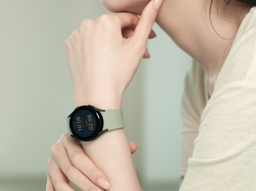 Galaxy Watch 4 has a modern look.
