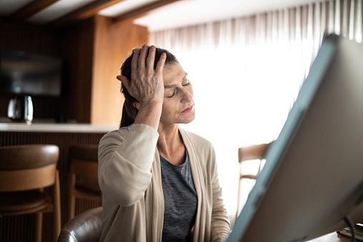 Também conhecida como "aposentadoria por invalidez", essa modalidade requer laudos médicos que atestem a falta de capacidade de exercer a profissão dos contribuintes. (Getty Images/Reprodução)