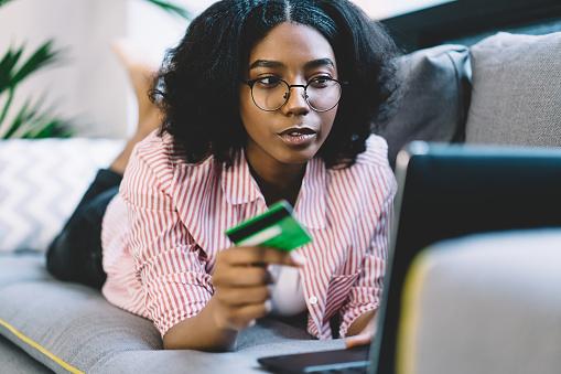 Não importa o canal, a experiência de compra do usuário deve ser a mesma para alcançar o sucesso. (Fonte: Getty Images)