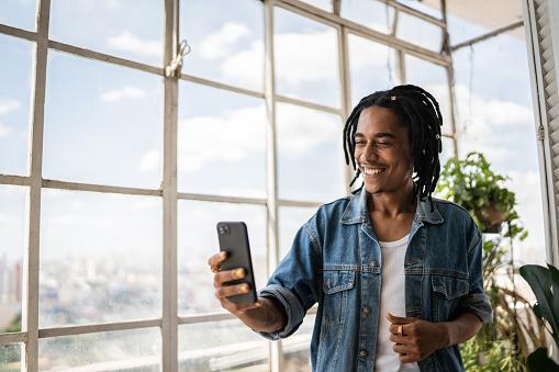 Believe me: there was a time when using the camera in WhatsApp was a real headache.