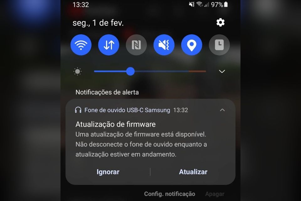 Notificação de atualização disponível para os Fones de ouvido USB-C AKG/Samsung.