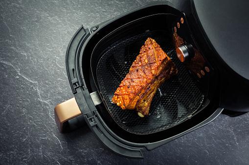 It is possible to prepare vegetables, greens and even meat in electric fryers.  (GettyImages/Reproduction)