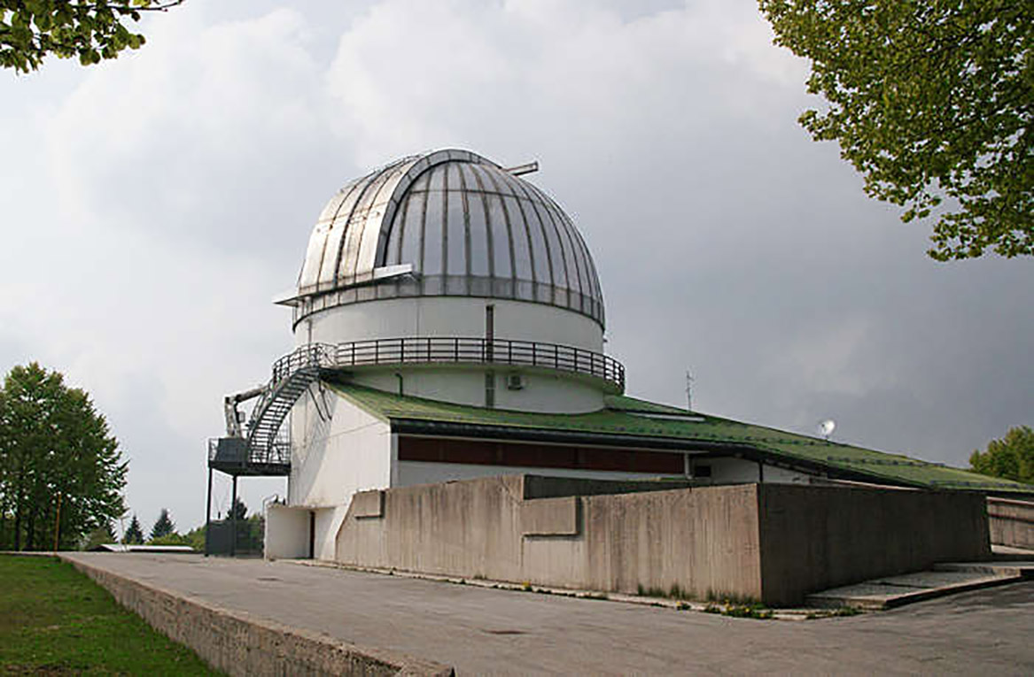 Os astrônomos pesquisaram sistema estelares a 130 anos-luz da Terra.