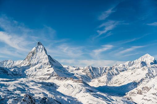 Geleiras nos Alpes estão cada vez menores, e muitas podem sumir até o ano de 2100.