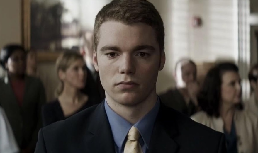 Gabriel Basso como Mike em Versões de um Crime. (Lionsgate/Reprodução)