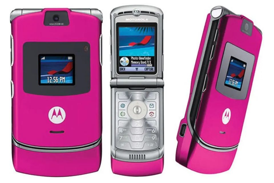 Motorola V3 was left behind in 2010 with models with 3G, Wi-Fi and touch screens.