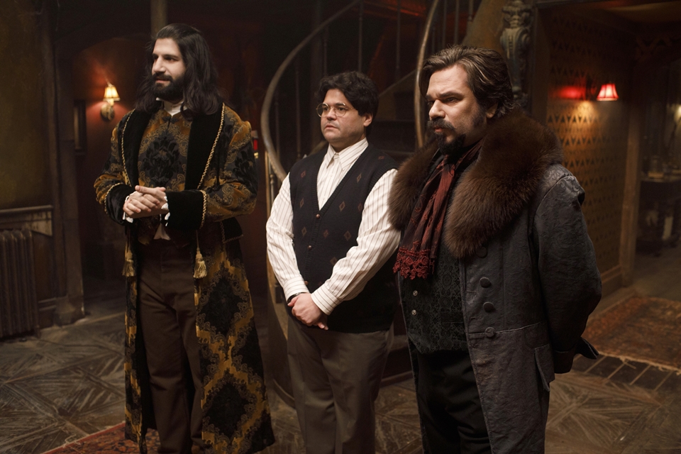 What We Do in the Shadows é frequentemente comparada com The Office por conta de seu formato e humor.