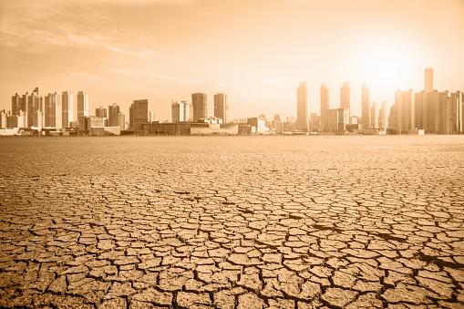 O conceito da probabilidade influencia o debate do quão perto e quais são as reais chances, da Terra passar por um novo processo de extinção.