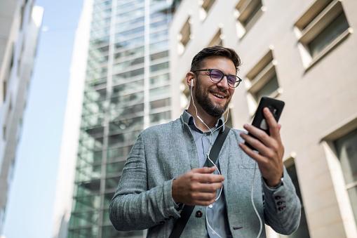 Internet móvel será cortada após 20 dias, mas uso da linha segue liberado com limitações.