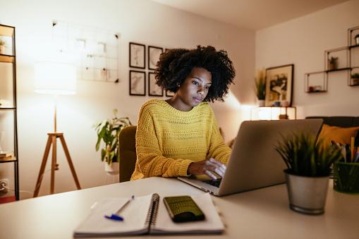 Trabalho freelancer tem sido adotado por cada vez mais profissionais no Brasil e no mundo.