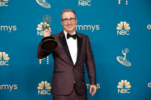 O programa Last Week Tonight de John Oliver já recebeu 26 Emmys em 10 temporadas. (Fonte: Getty Images / Reprodução)
