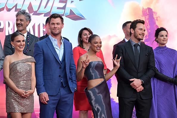 O elenco de Thor: Amor e Trovão na estreia do filme.