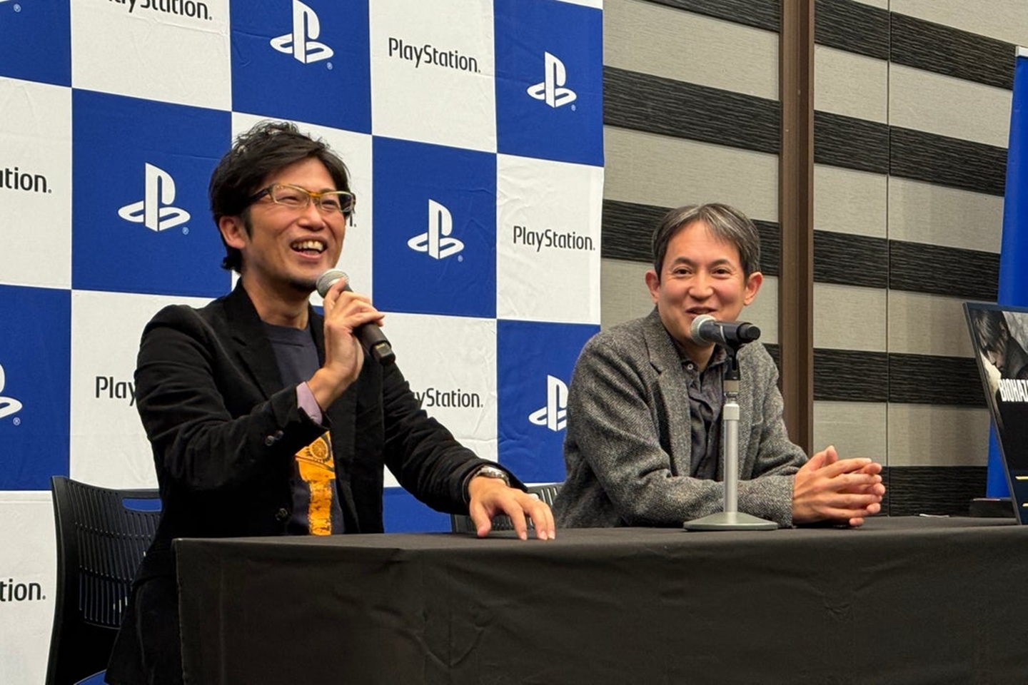 Yoshiaki Hirabayashi e Yasuhiro Anpo no evento da PlayStation Partners no Japão.