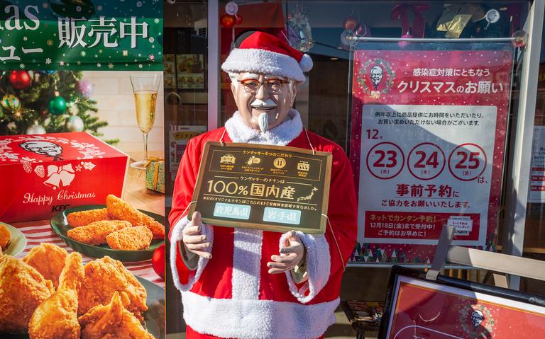 Japão mantém o costume de comer frango do KFC na véspera do Natal. (Fonte: Nexo Jornal/Reprodução)