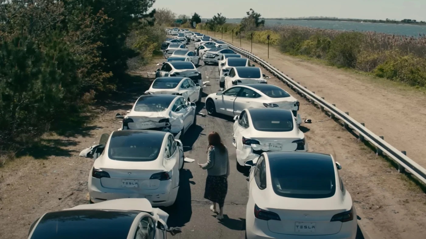Elon Musk responde cena polêmica com Teslas no filme O Mundo Depois de Nós