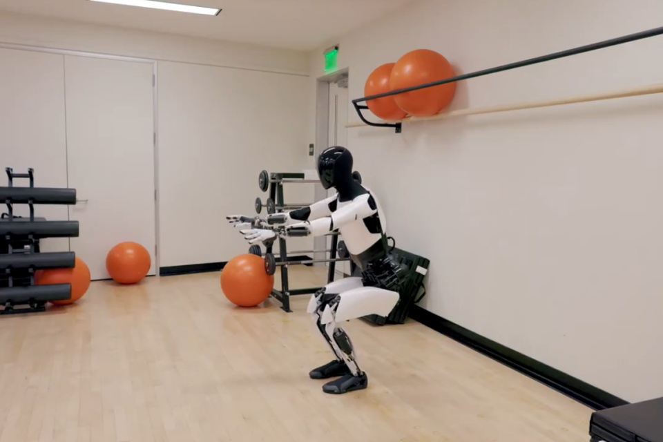 Segunda geração de robô humanóide da Tesla manipula até ovos sem quebrar