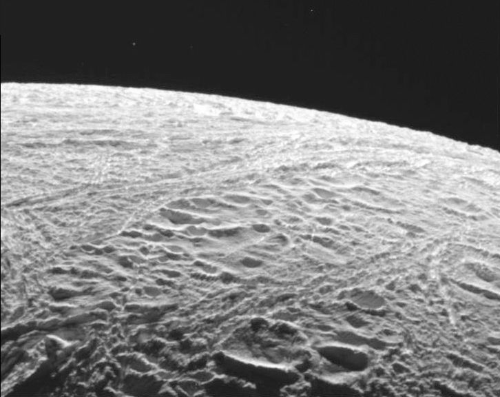 Superfície de Encélado. (Imagem: Wikimedia Commons)