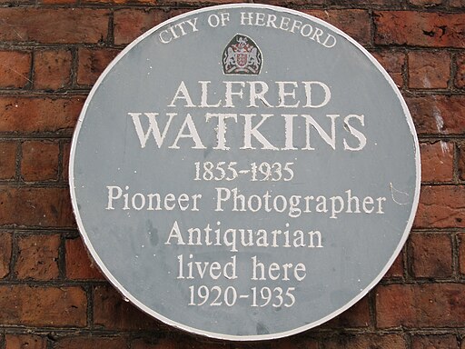 Alfred Watkins criou a teoria das linhas de ley em Hereford. (Fonte: Wikimedia Commons / Reprodução)