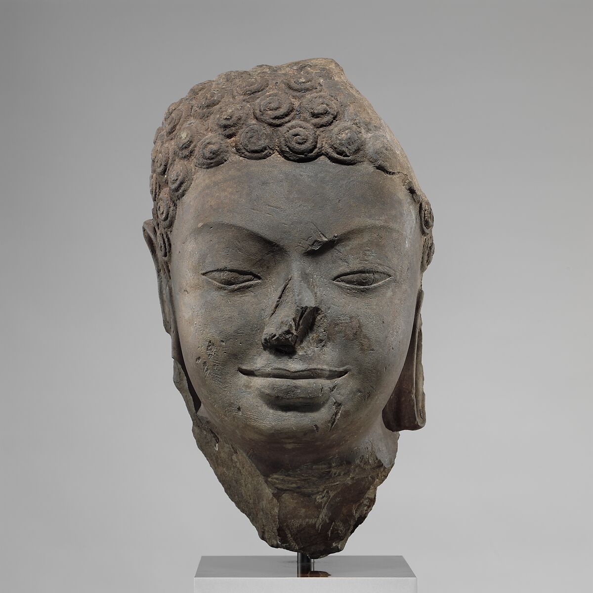 Cabeça de Buda está entre uma das obras que serão devolvidas. (Fonte: Met Museum / Divulgação)