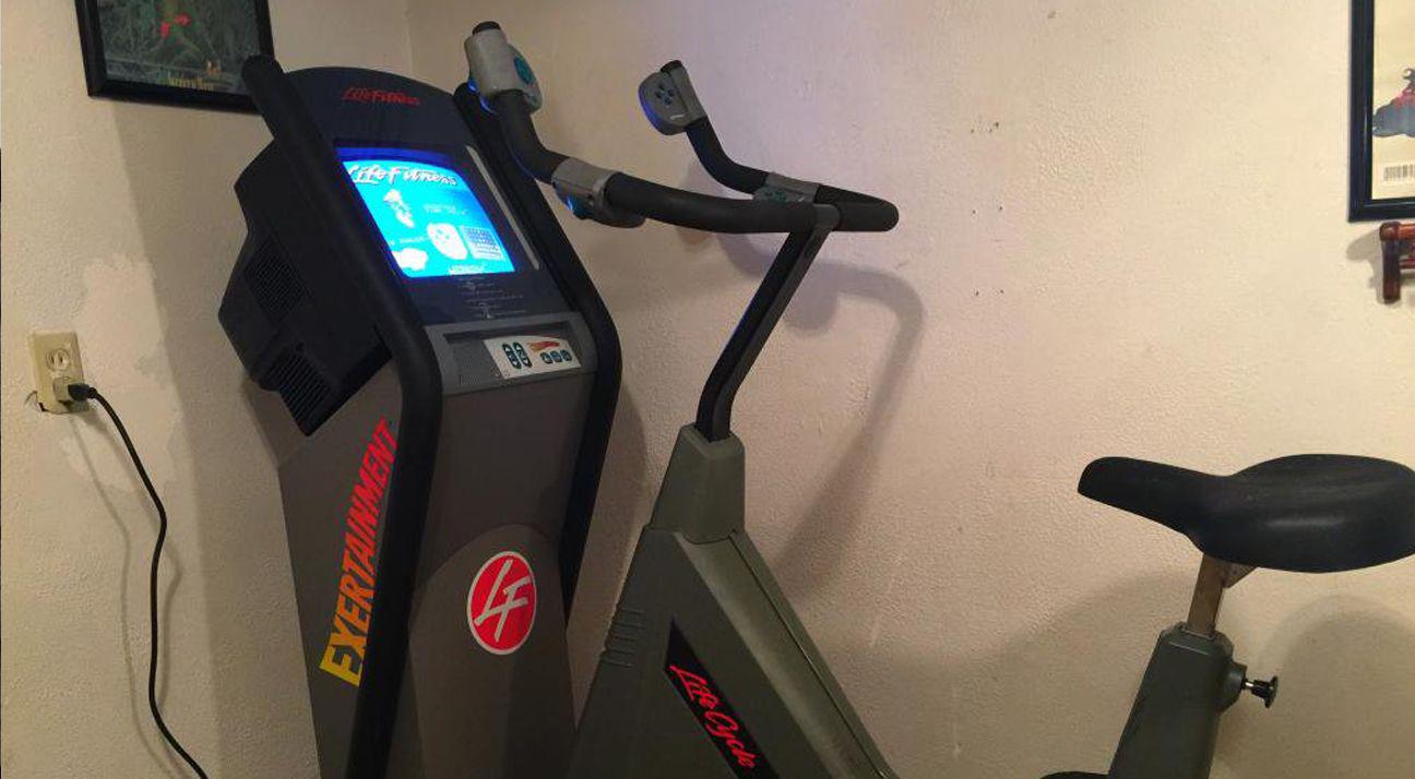 Exercise bike was one of the most popular accessories "differences" of the 1990s.