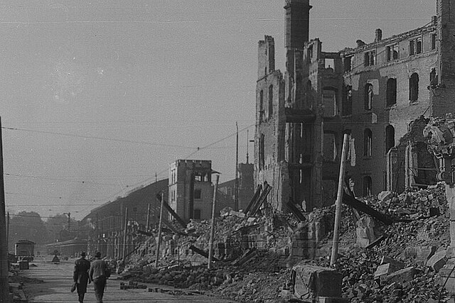 Dresden foi ao chão após ataque dos Aliados. (Fonte: Roger Rössing/Wikimedia Commons)