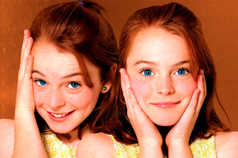 Lindsay Lohan interpreta as gêmeas Annie e Hallie em Operação Cupido (1998).