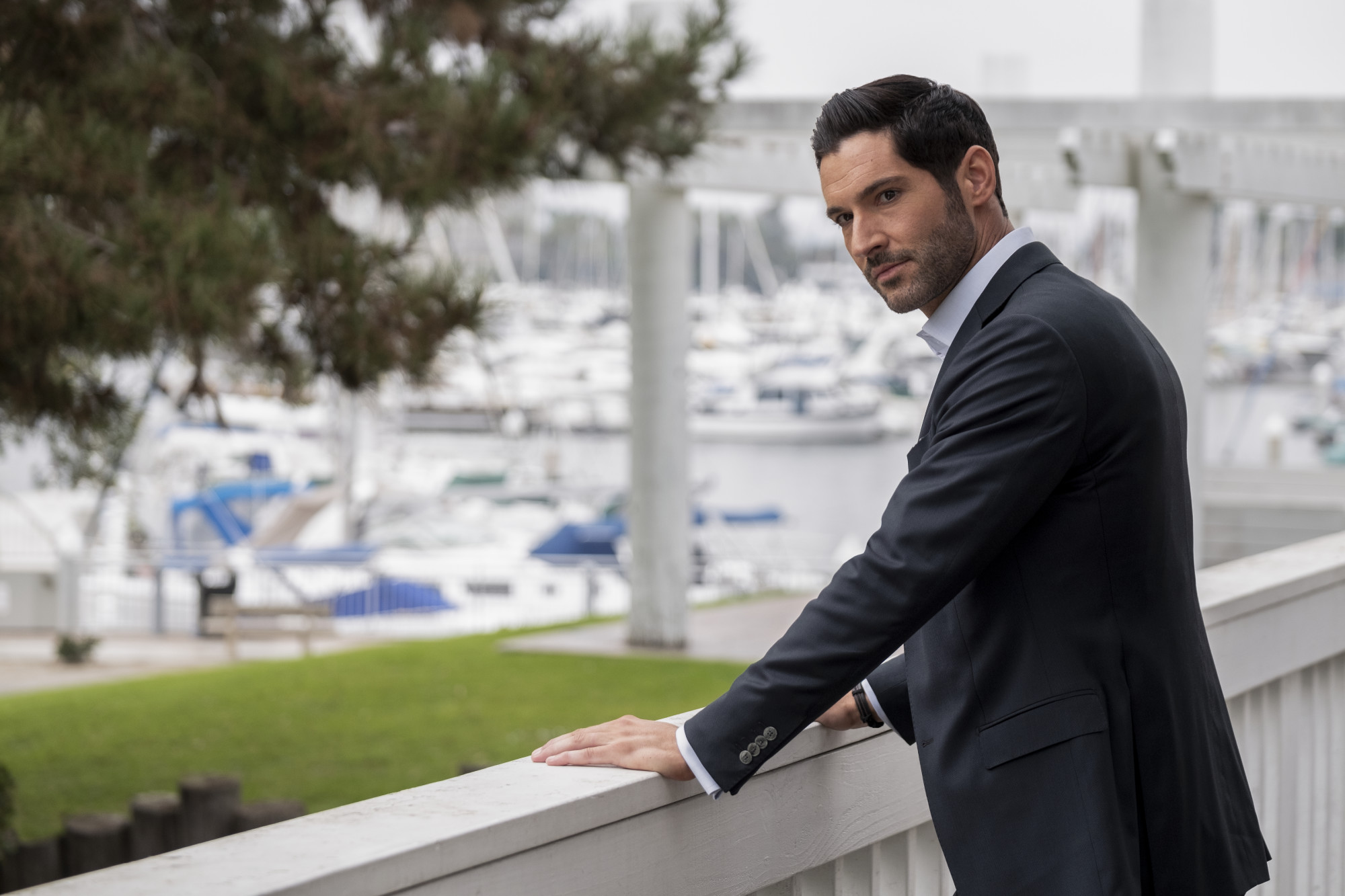 Tom Ellis em Lucifer, da Netflix