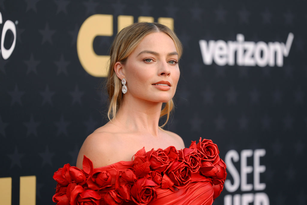 Margot Robbie fala sobre ter sido 'esnobada' pelo Oscar por Barbie