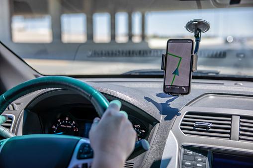 O app registrou uma média de 26 milhões de viagens diárias em 2023, globalmente.