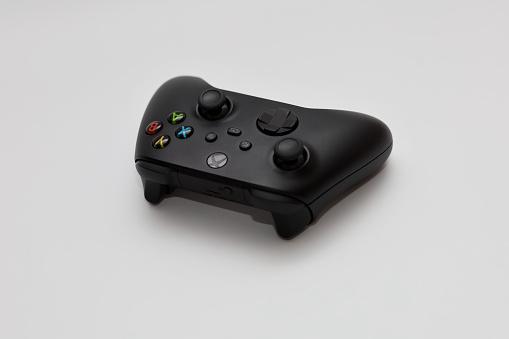 A Microsoft promete que lançará mais hardwares da marca Xbox, incluindo um rival para o futuro PS6.