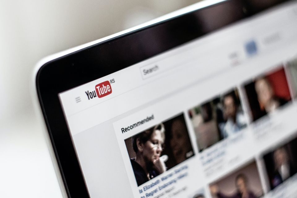 YouTube foi plataforma de vídeo mais vista em 2023 no Brasil, diz pesquisa