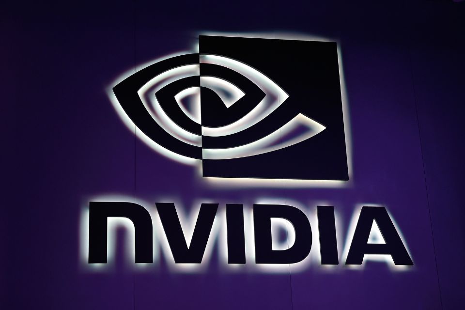 Nvidia é processada por treinar IA com livros mesmo sem autorização dos autores