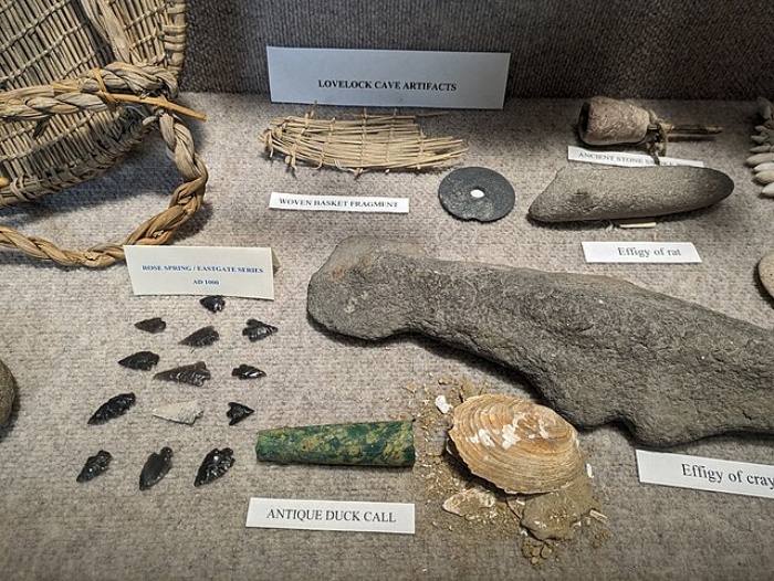 Artefatos encontrados em Lovelock. (Fonte: Wikimedia Commons)