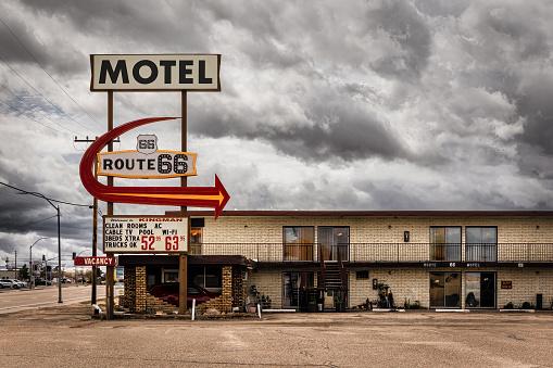 Os motéis surgiram nos Estados Unidos na proposta de ser uma hospedagem barata na estrada. (Fonte: GettyImages/ Reprodução)