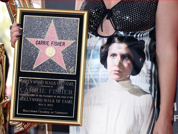 Carrie Fisher, a princesa Leia de Star Wars, recebeu uma estrela póstuma.