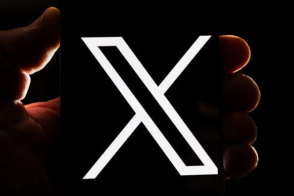 X afirma que 'falha técnica' em app permitiu acessos de perfis bloqueados