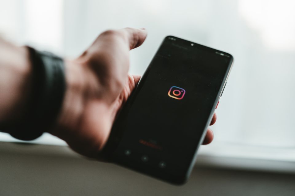 Instagram muda algoritmo e passa a punir contas que copiam conteúdos