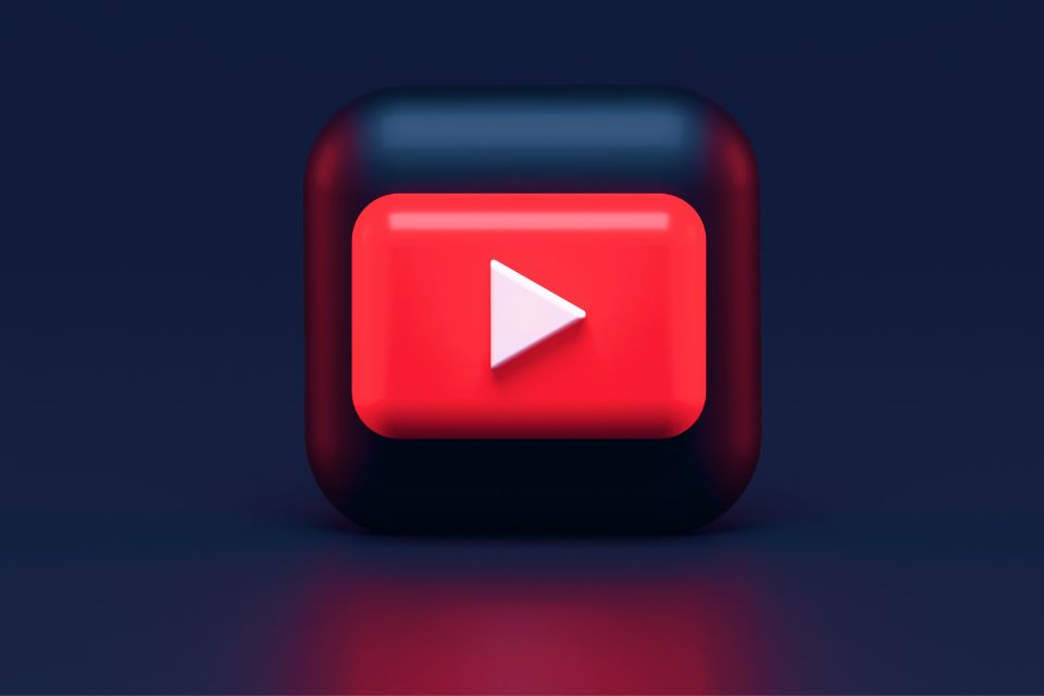 YouTube irá exibir anúncios em vídeos pausados na TV; entenda