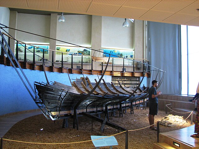 Parte considerável da locomoção humana foi feita por barcos. (Fonte: Wikimedia Commons/Reprodução)