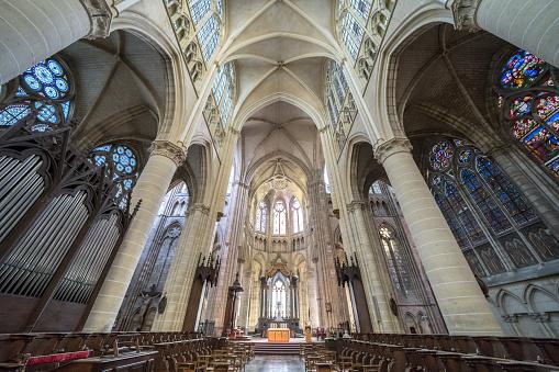 A Igreja de Notre Dame seria uma das construções dos povos tártaros, segundo a teoria da conspiração. (Fonte: Getty Images/Reprodução)