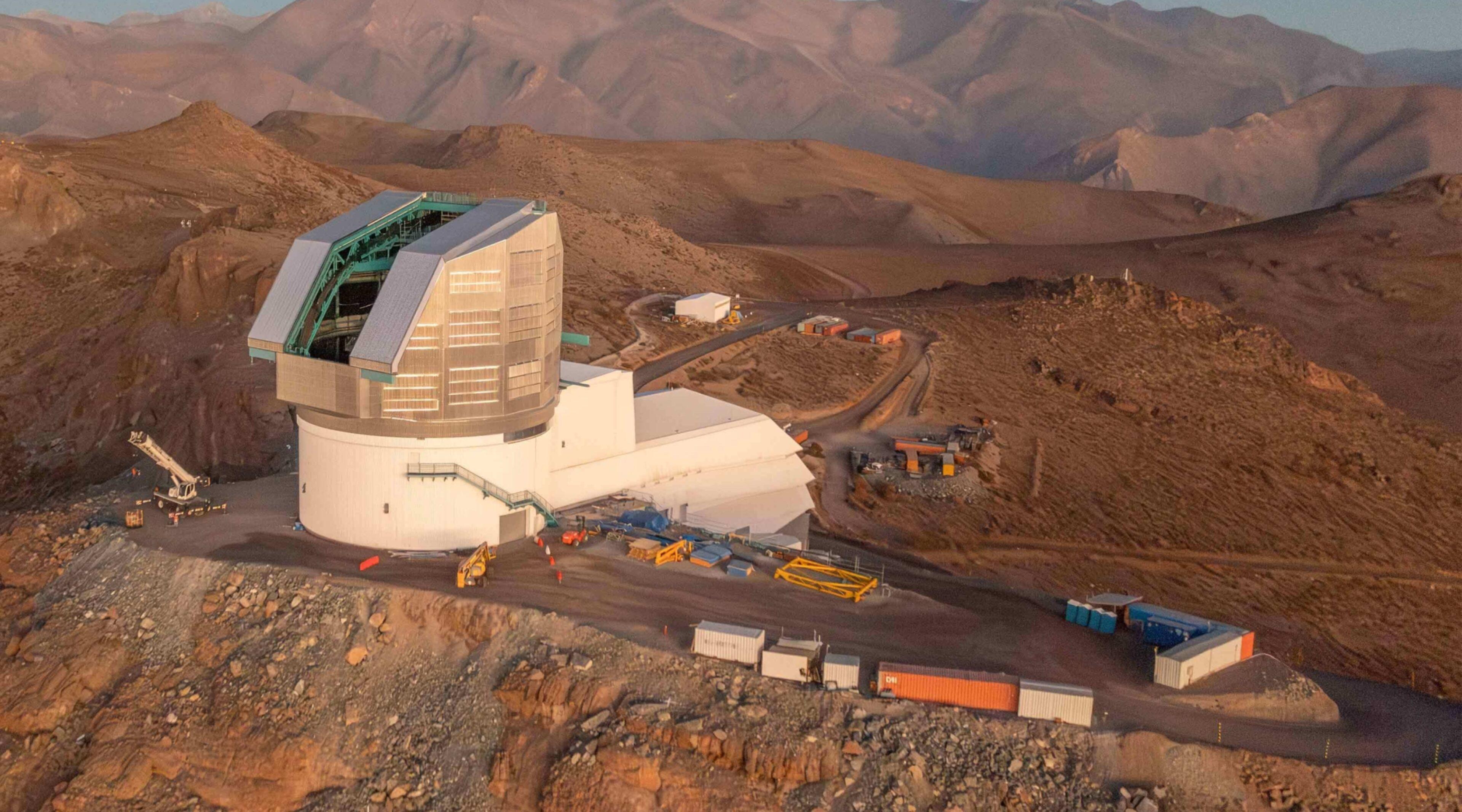 O observatório astronômico com um telescópio refletor de 8,4 metros será inaugurado no Chile. (Fonte: Observatório Vera Rubín/Divulgação).