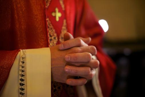 As autoridades eclesiásticas conduzem o processo de excomunhão. (Fonte: Getty Images/Reprodução)