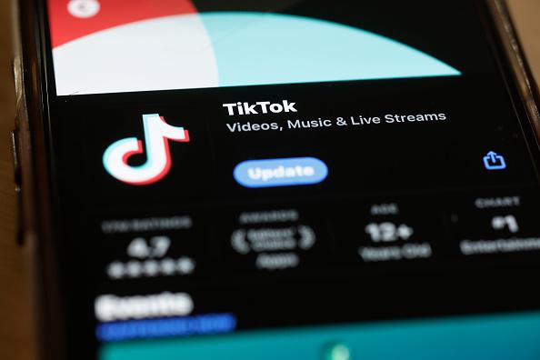 TikTok processa governo dos EUA após lei que força a venda do app no país; entenda