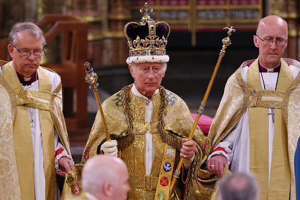 Rumores indicam que rei Charles III estaria considerando priorizar sua neta Charlotte em título real. (Fonte: GettyImages)