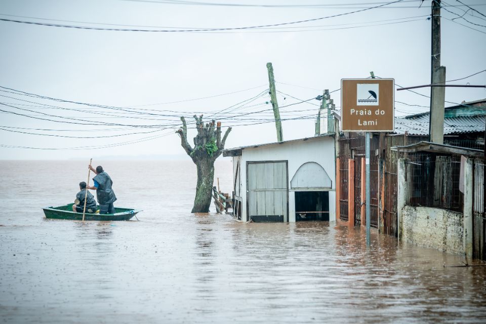 AjudeRS: site mostra pontos de doações e ajuda em resgates no Rio Grande do Sul