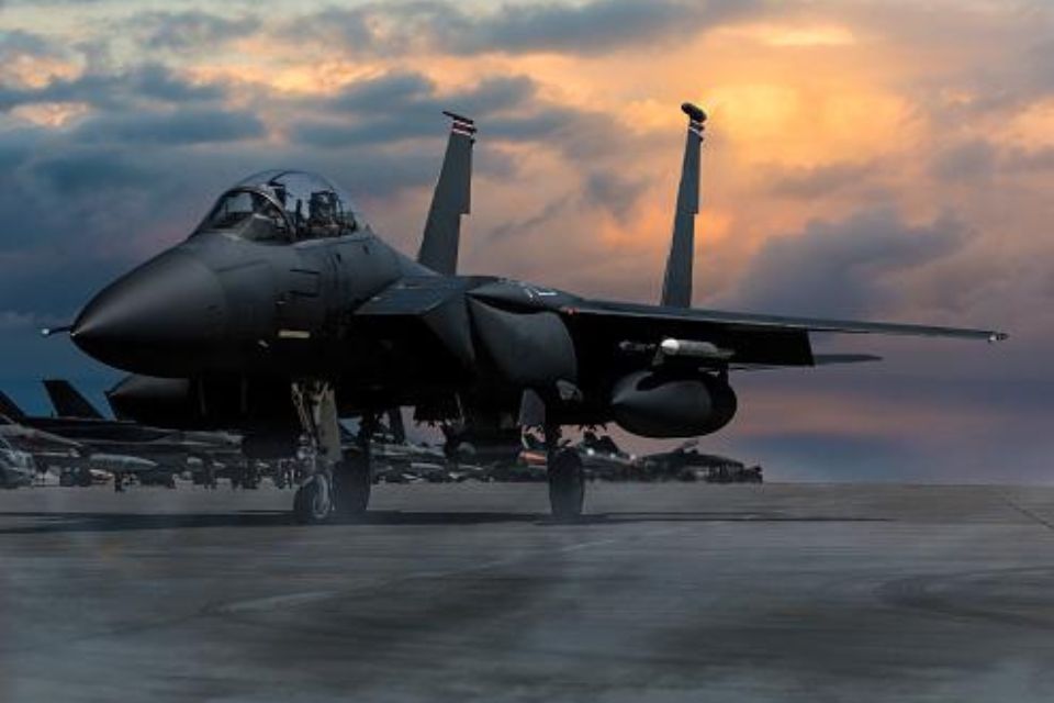 EUA testa caças F-16 pilotados por IA que seriam 'tão bons quanto humanos'